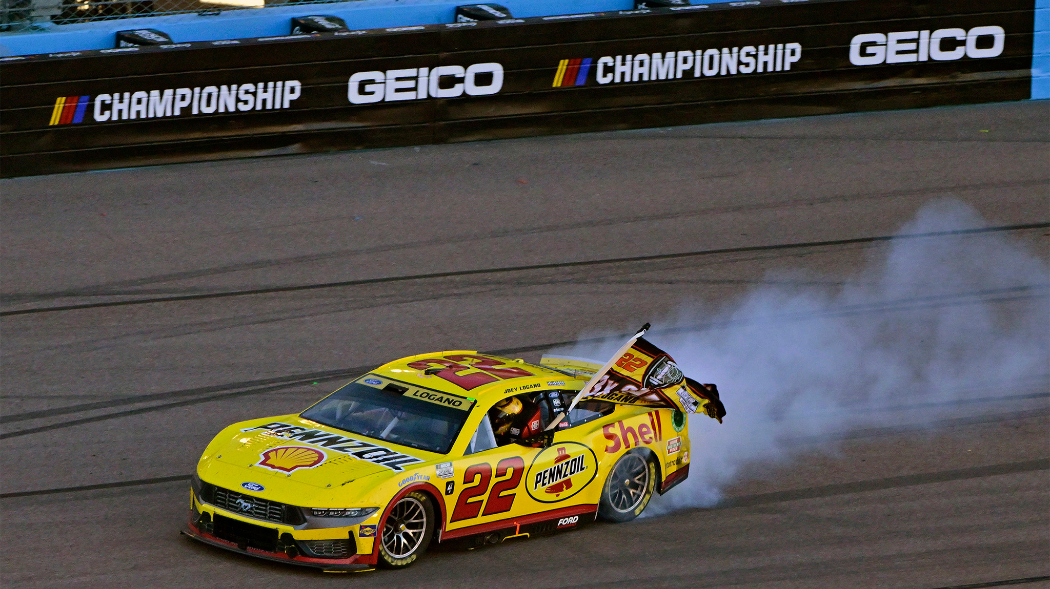 Joey Logano se convierte en tricampeón de NASCAR Cup Series