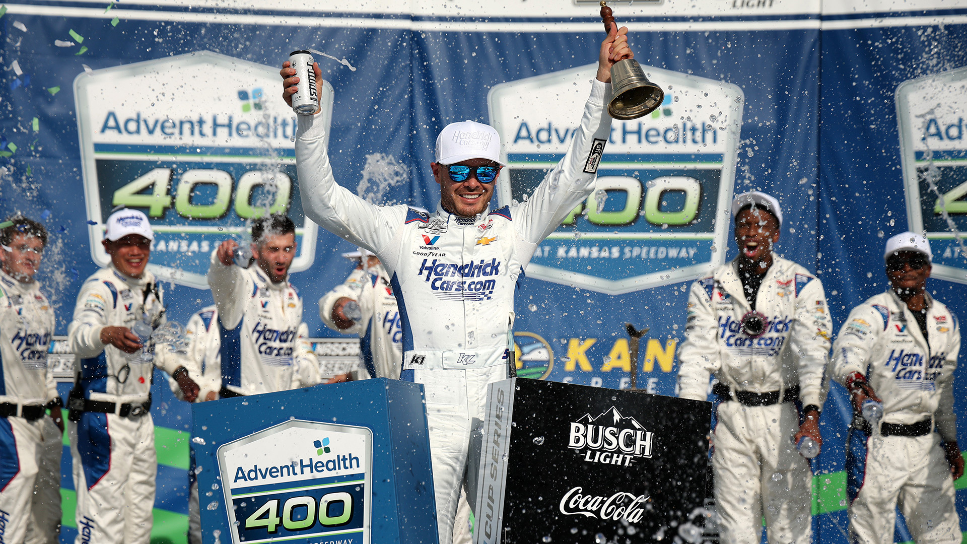 Kyle Larson domina en Kansas para defender su victoria del año pasado en la NASCAR Cup Series